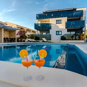 Mirakul Apartment