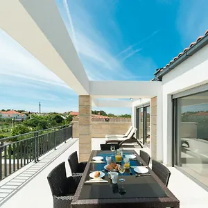 Mirakul Apartment
